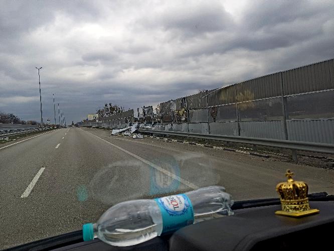 Війна в Україні, дороги в Україні під час війни, руйнування від снарядів, руйнування під час війни,  військові дії в Україні, Фото з телефону, фото війни в Україні з мобільного, дороги в Украине во время войны, разрушения от снарядов, разрушения во время войны,, Война в Украине,  военные действия в Украине, Фото с телефона, фото войны в Украине с мобильного, War in Ukraine, military actions in Ukraine, Photo from the phone, photo of the war in Ukraine from mobile